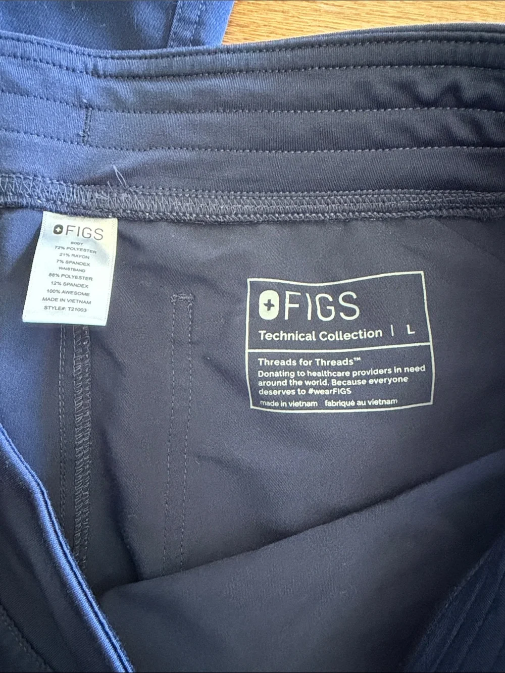 Figs Women’s Scrub Set in Navy Blue - Picture 7 of 9